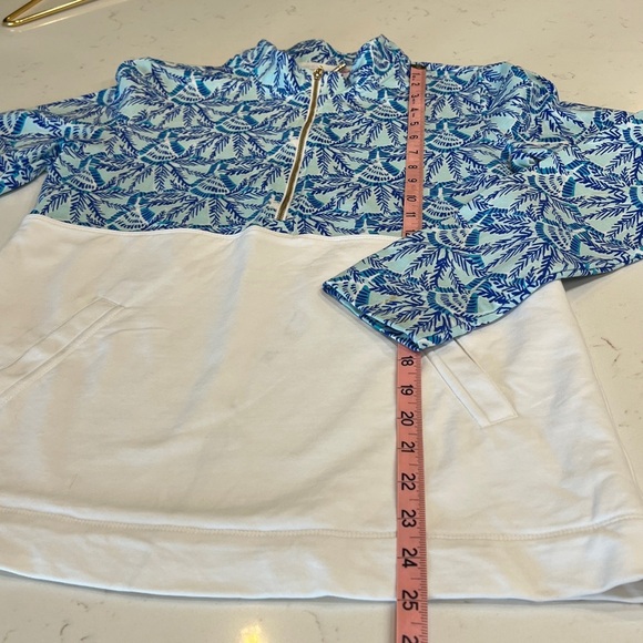 Lilly Pulitzer UPF 50+ Asher Popover Whisper Blue One of a Kind Print Size Small - Picture 10 of 11
